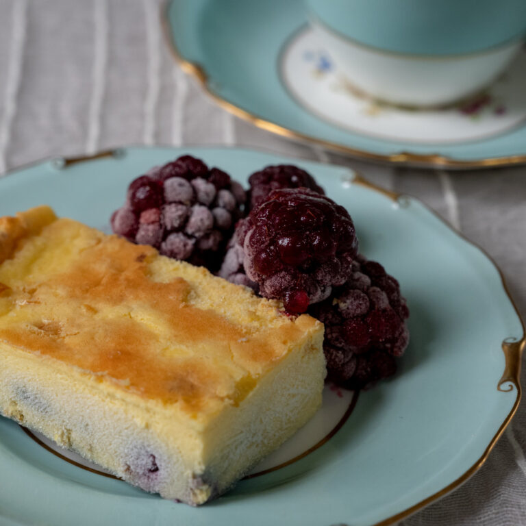 Keto baked berry cheesecake